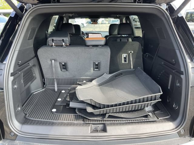 New 2027 Chevrolet Traverse Z71 w/ Enhanced Driving Package AWD/4WD image 25