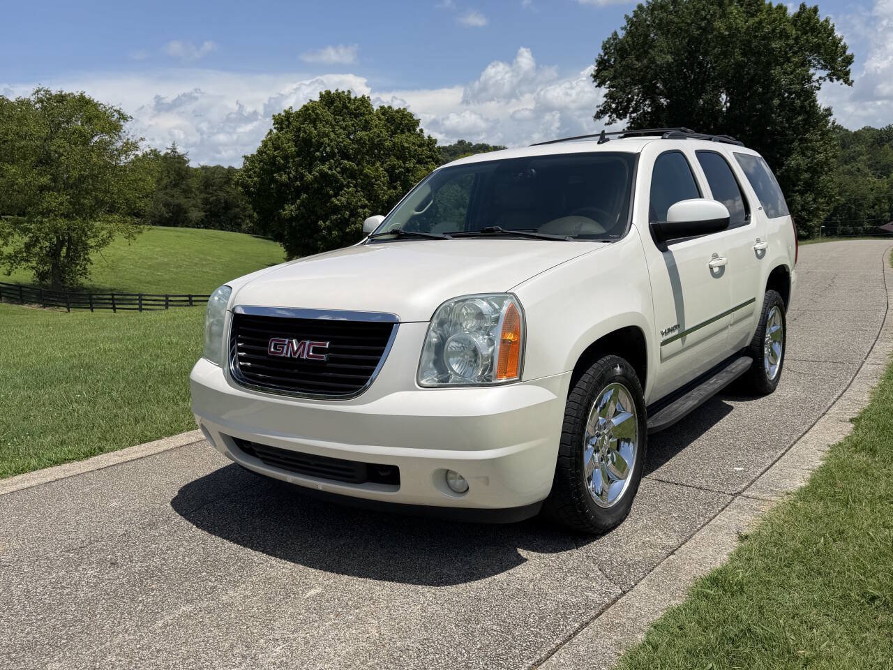 Used 2011 GMC Yukon SLT RWD image 4