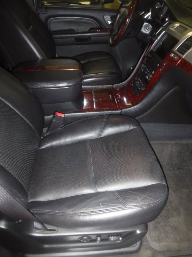 Used 2011 Cadillac Escalade Luxury AWD/4WD image 28