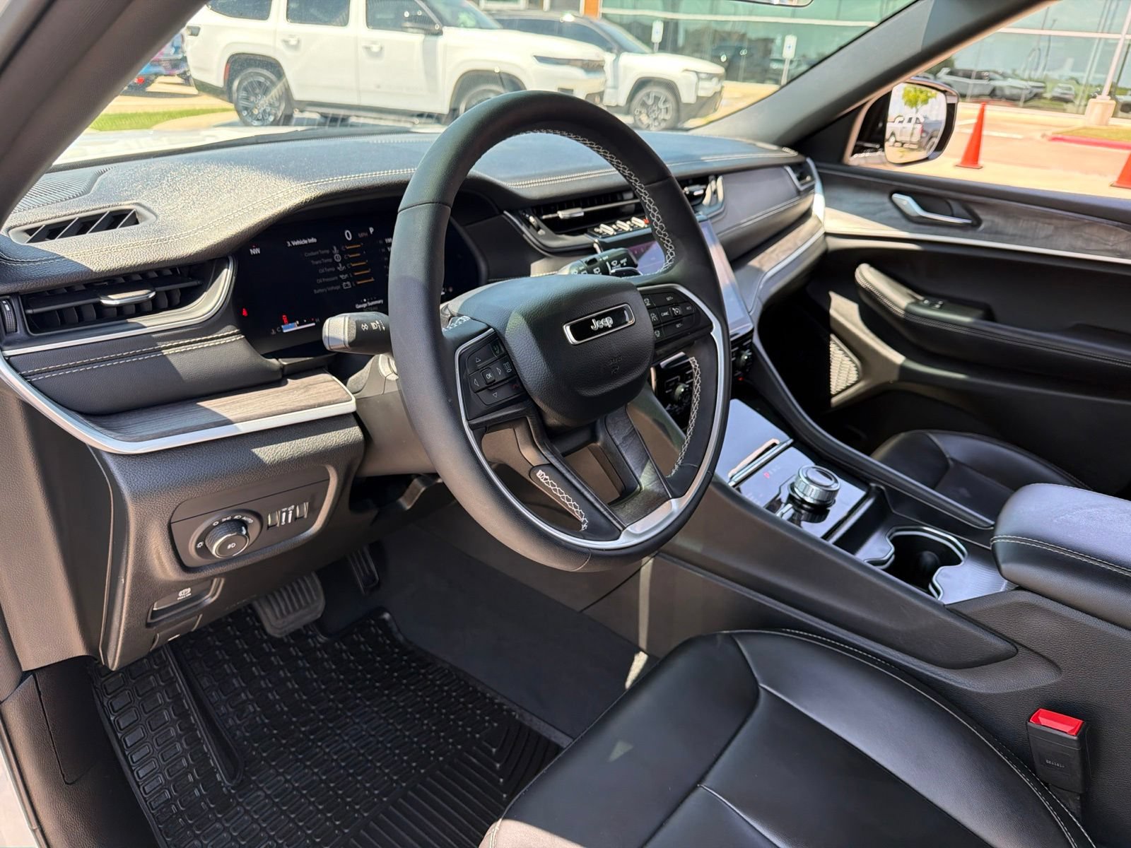 Used 2025 Jeep Grand Cherokee L Limited w/ Black Appearance Package AWD/4WD image 10