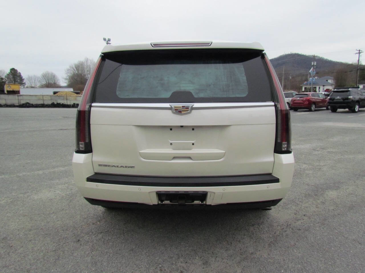 Used 2015 Cadillac Escalade Premium image 6