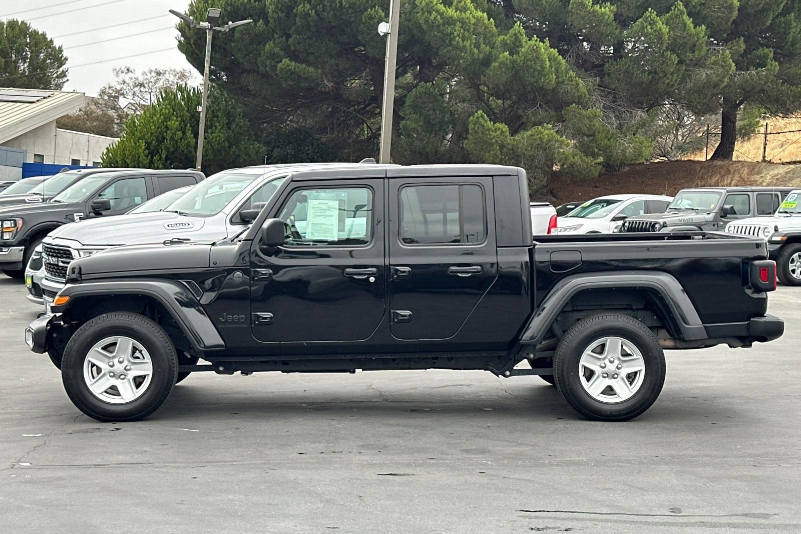 Used 2022 Jeep Gladiator Sport AWD/4WD image 8