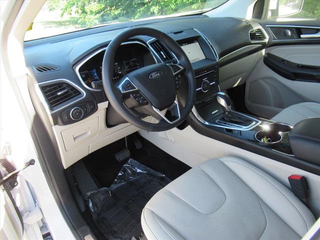 Used 2016 Ford Edge Titanium w/ Equipment Group 301A FWD image 15