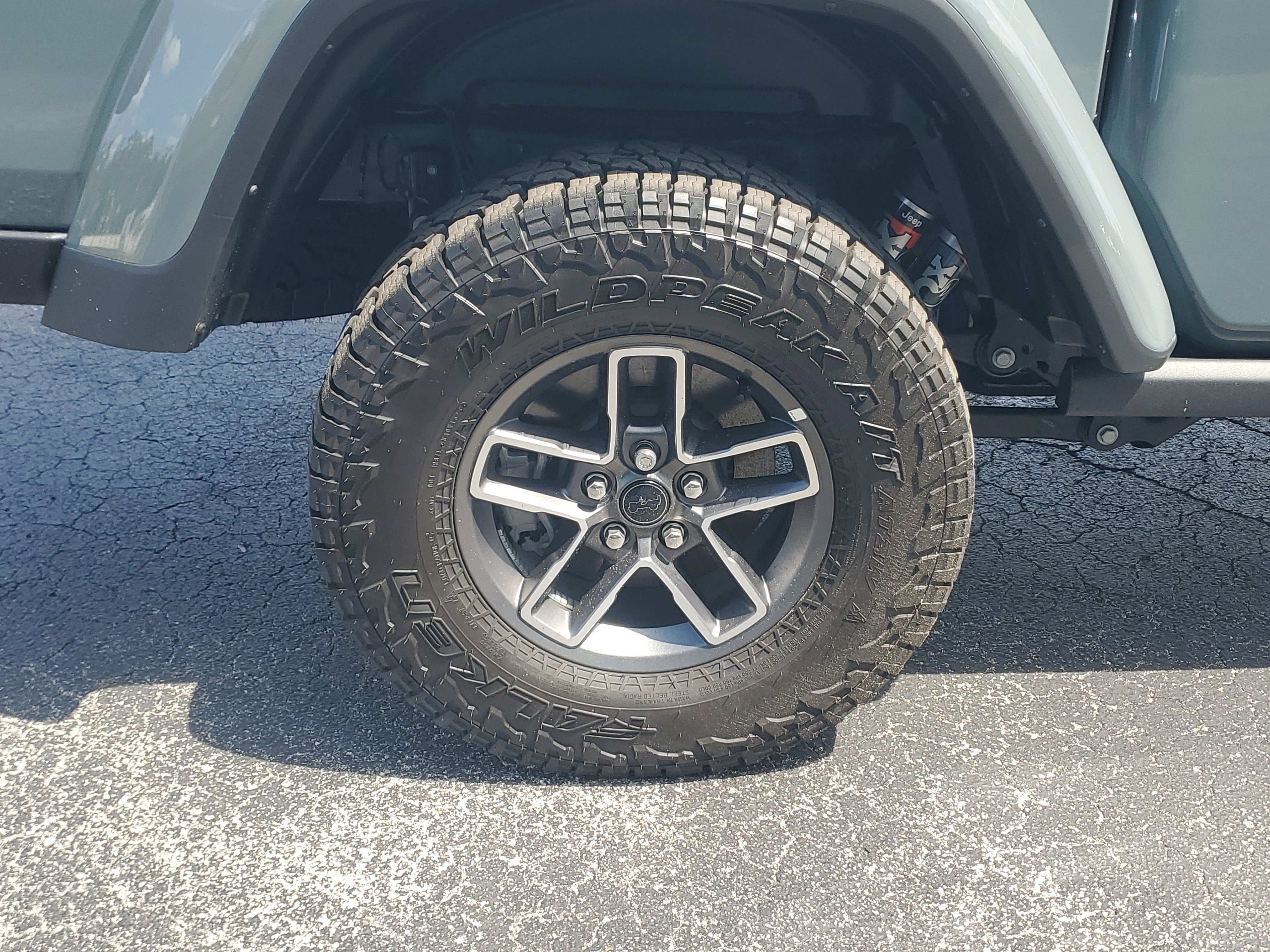Used 2025 Jeep Gladiator Mojave AWD/4WD image 7