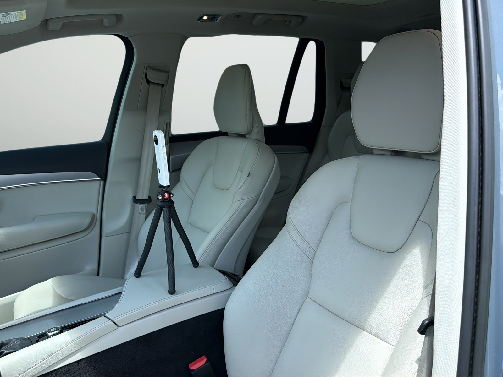 Used 2022 Volvo XC90 T5 Momentum FWD image 32