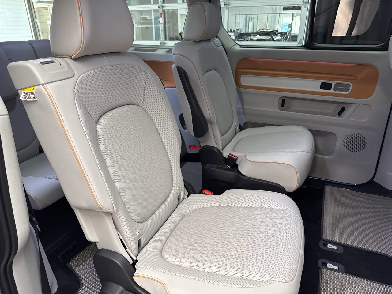 Used 2025 Volkswagen ID. Buzz 1st Edition image 32