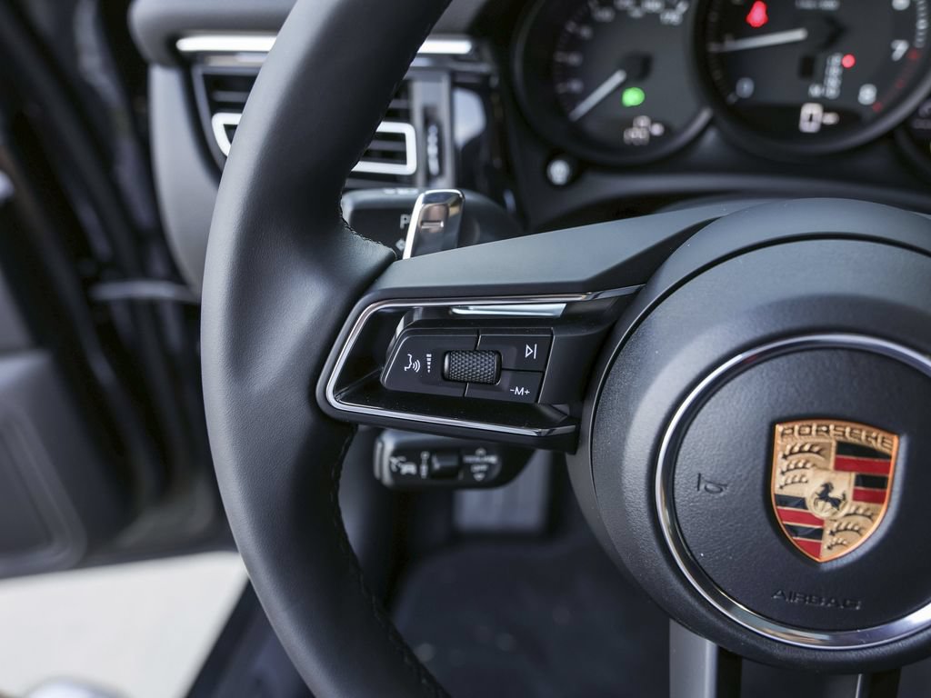 Certified 2026 Porsche Macan AWD/4WD image 19