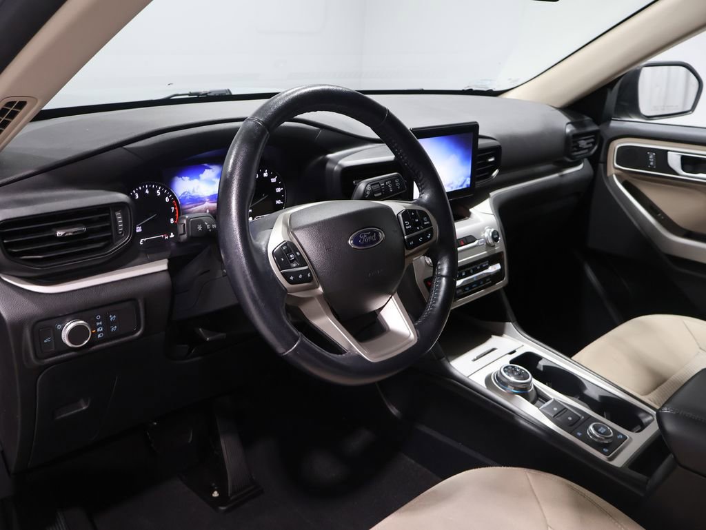 Used 2022 Ford Explorer XLT image 14