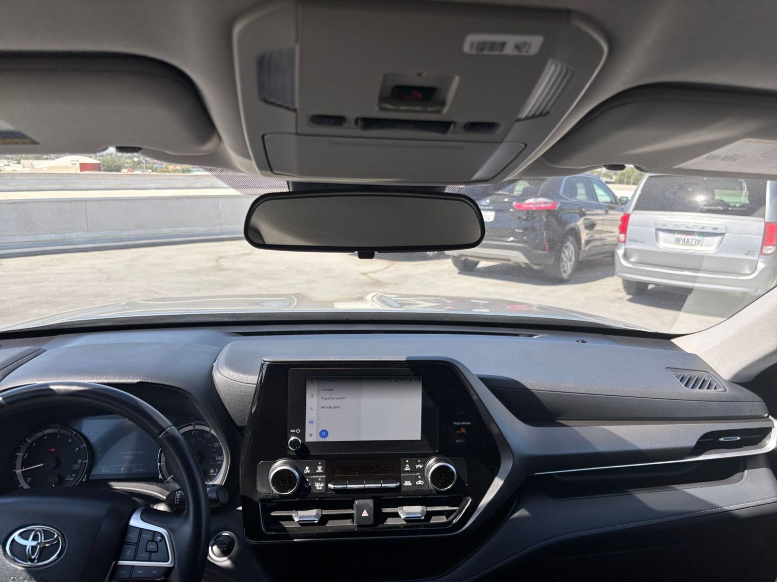Used 2025 Toyota Highlander LE FWD image 34