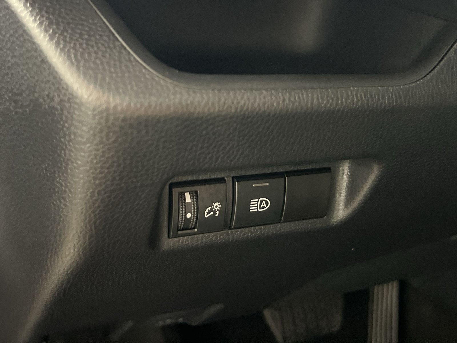 Used 2025 Toyota RAV4 LE AWD/4WD image 31