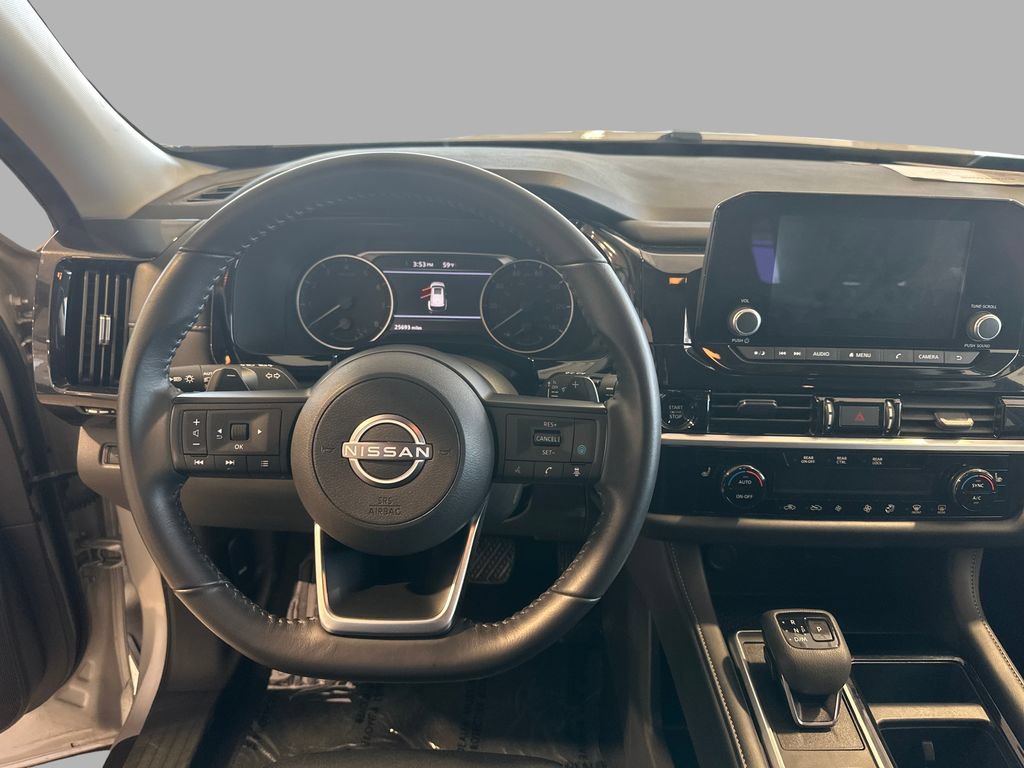 Used 2025 Nissan Pathfinder SV FWD image 31