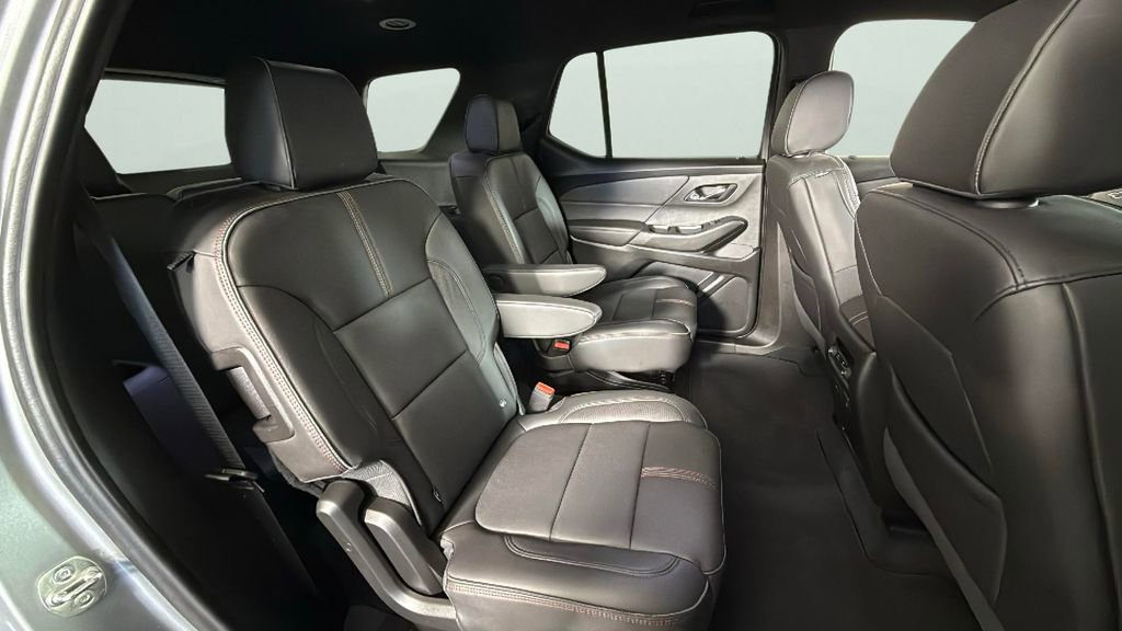 Used 2023 Chevrolet Traverse RS image 30