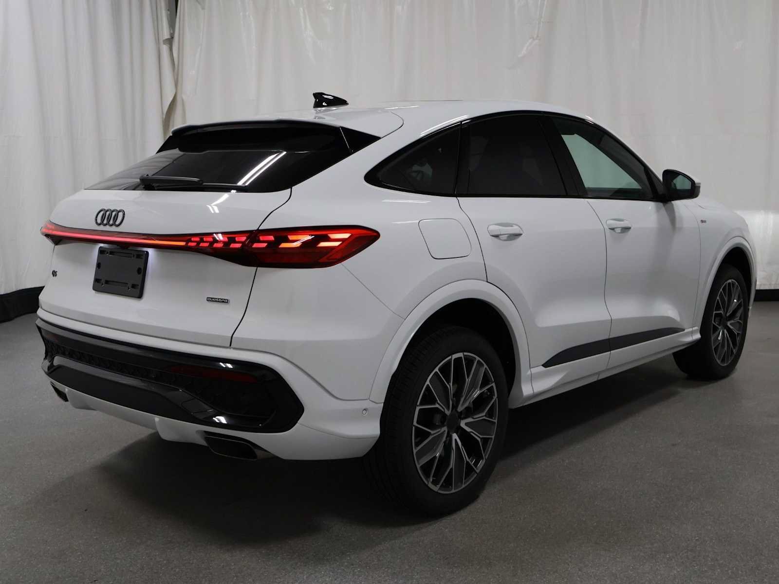 New 2026 Audi Q5 Premium Plus AWD/4WD image 9