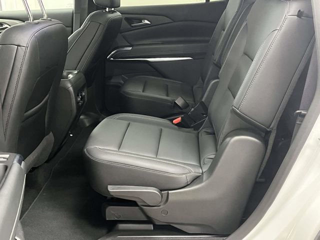 Used 2025 Chevrolet Traverse LT image 17
