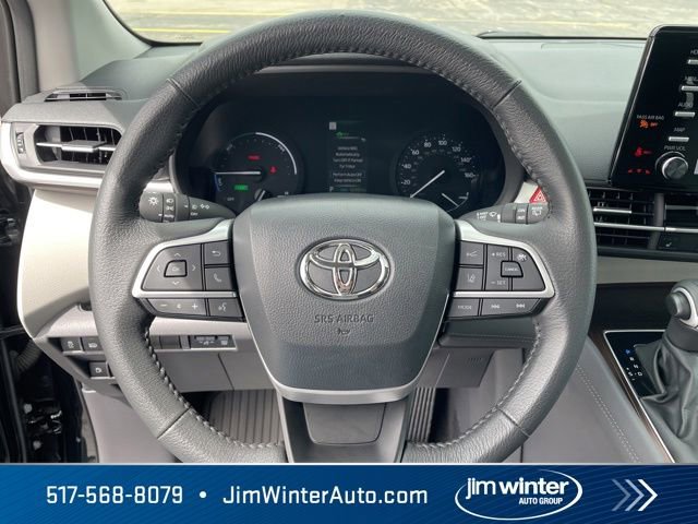 Used 2024 Toyota Sienna XLE FWD image 29