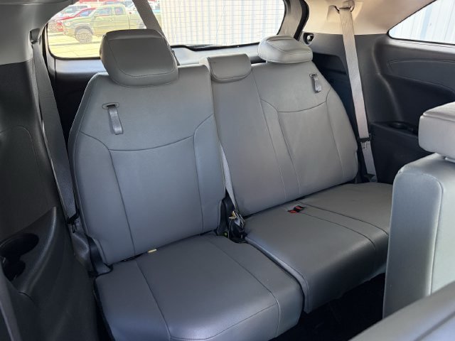 Certified 2025 Toyota Sienna XLE FWD image 33