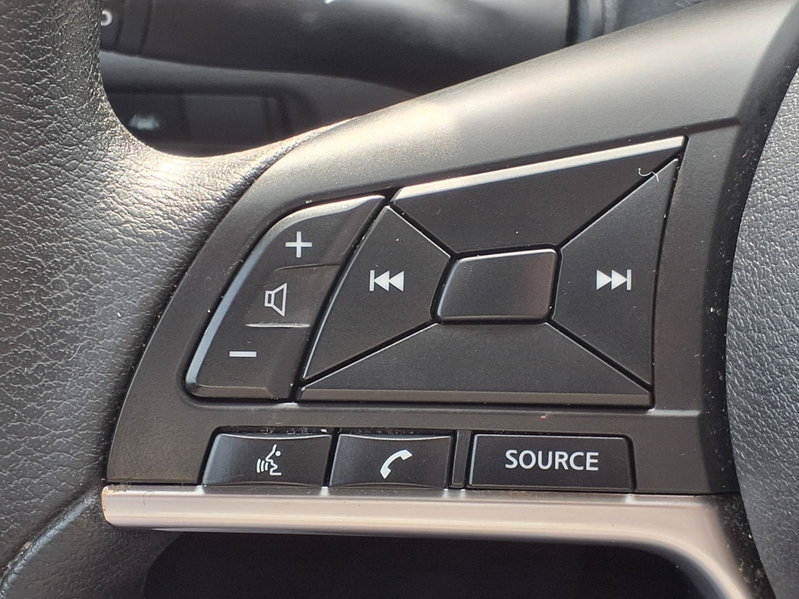 Used 2020 Nissan Versa S FWD image 6