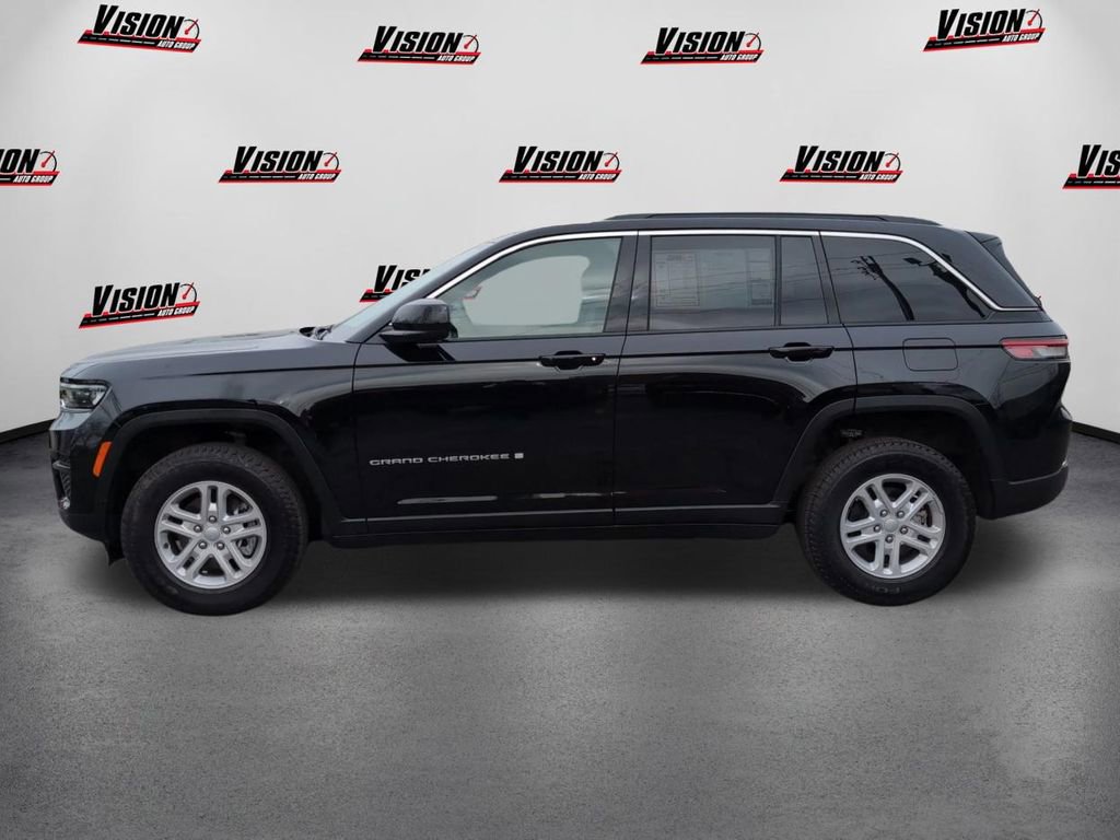 Used 2025 Jeep Grand Cherokee Laredo w/ Luxury Tech Group I image 8