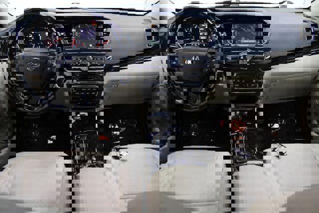 Used 2016 Kia Cadenza image 2