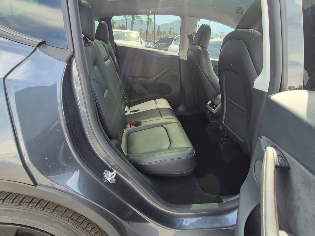 Used 2024 Tesla Model Y Long Range image 31