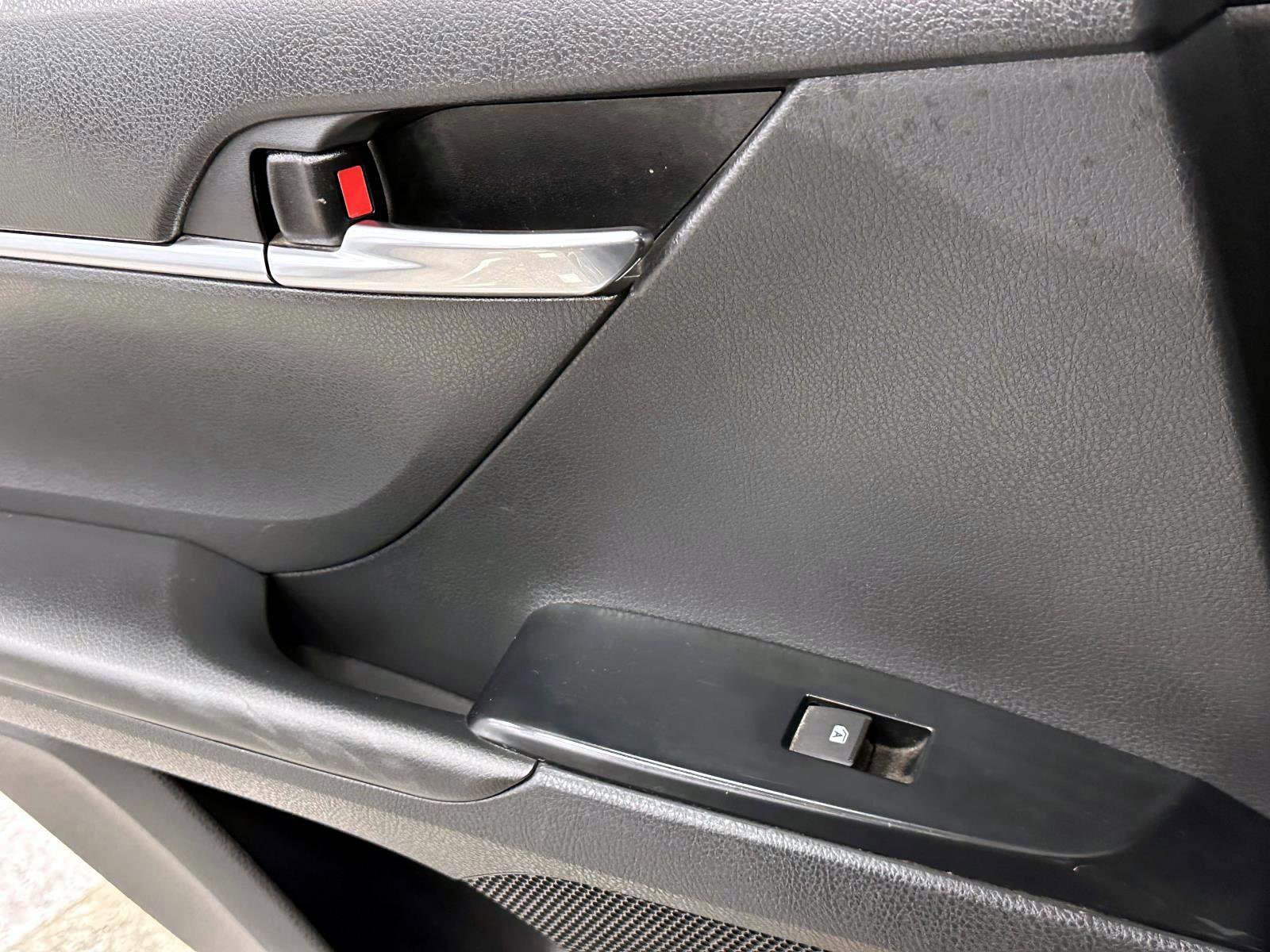 Certified 2019 Toyota Camry SE image 20