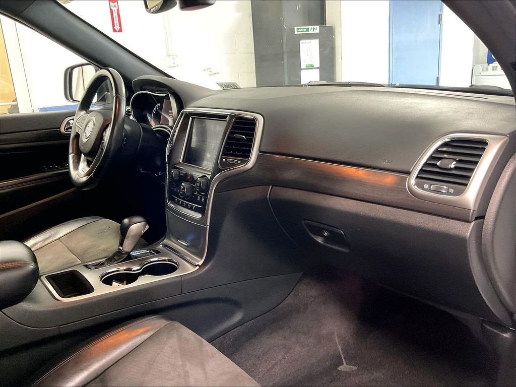 Used 2018 Jeep Grand Cherokee Altitude AWD/4WD image 14