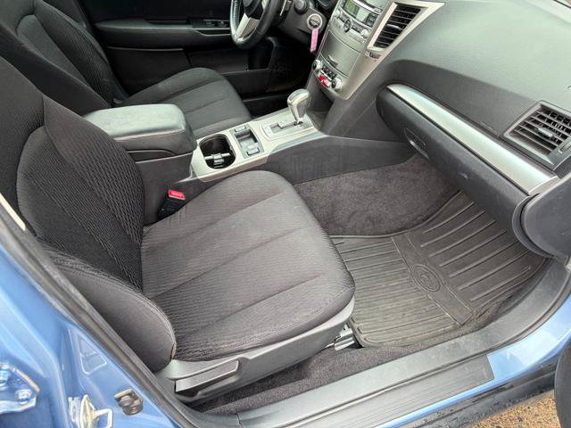 Used 2011 Subaru Outback 2.5i Premium w/ All-Weather Pkg AWD/4WD image 24