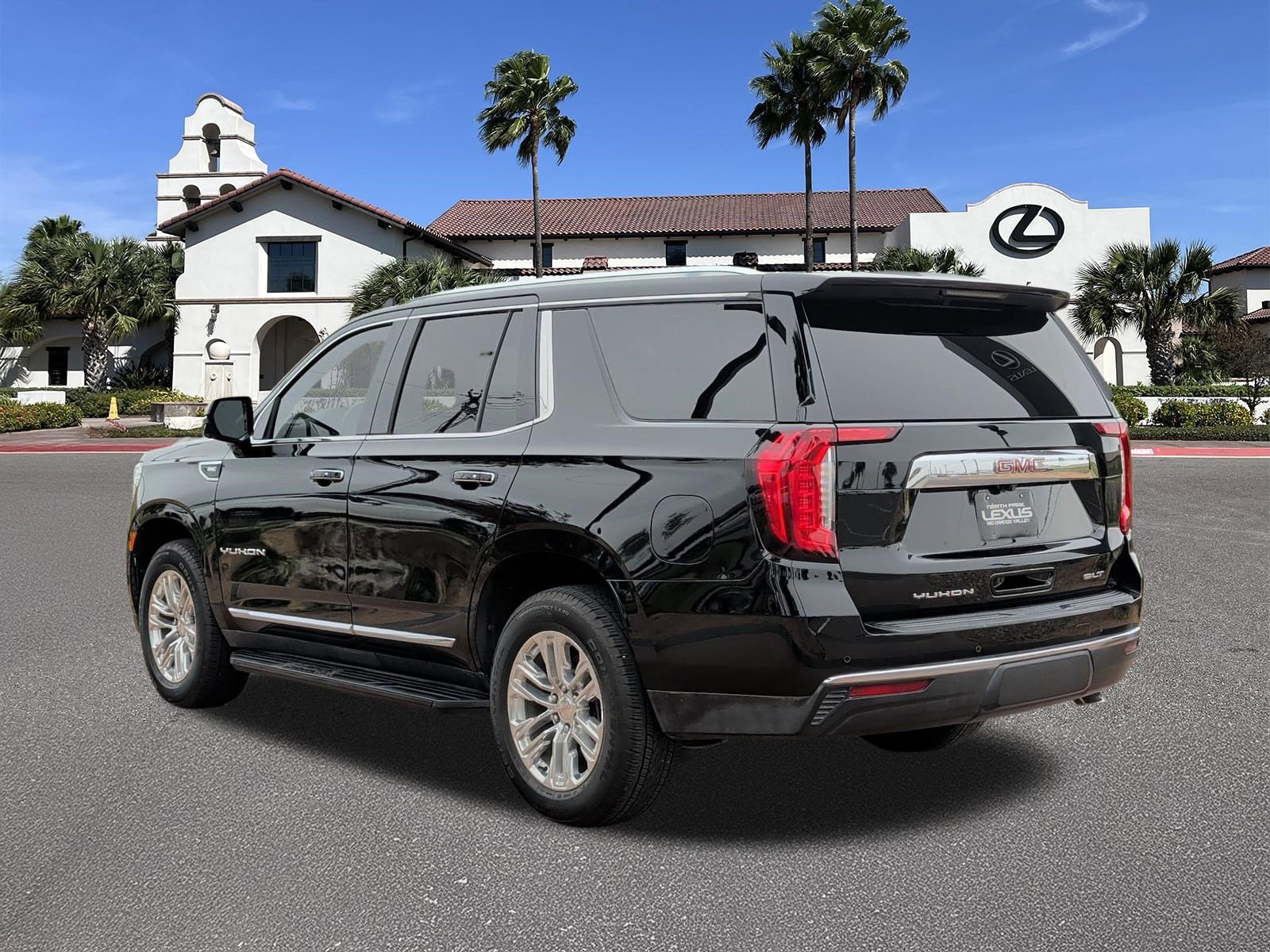 Used 2021 GMC Yukon SLT w/ SLT Luxury Plus Package RWD image 4