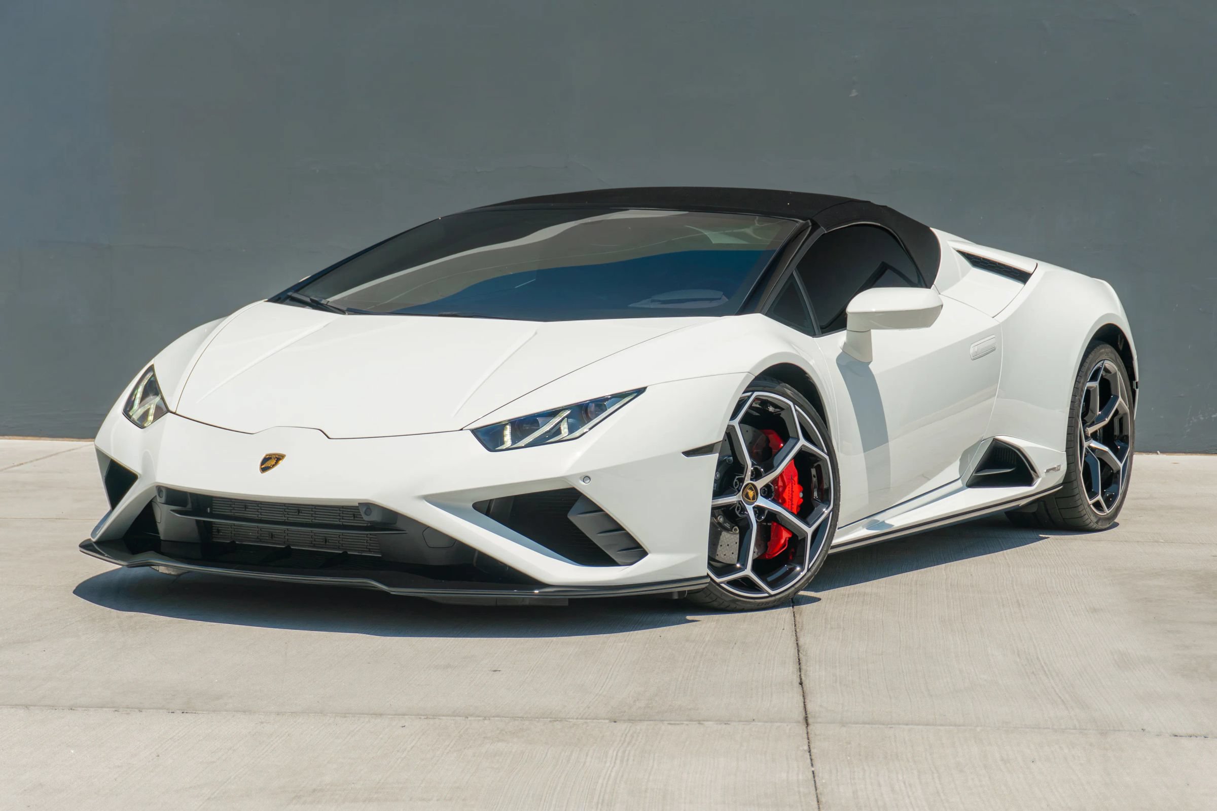 Used 2023 Lamborghini Huracan EVO RWD image 3