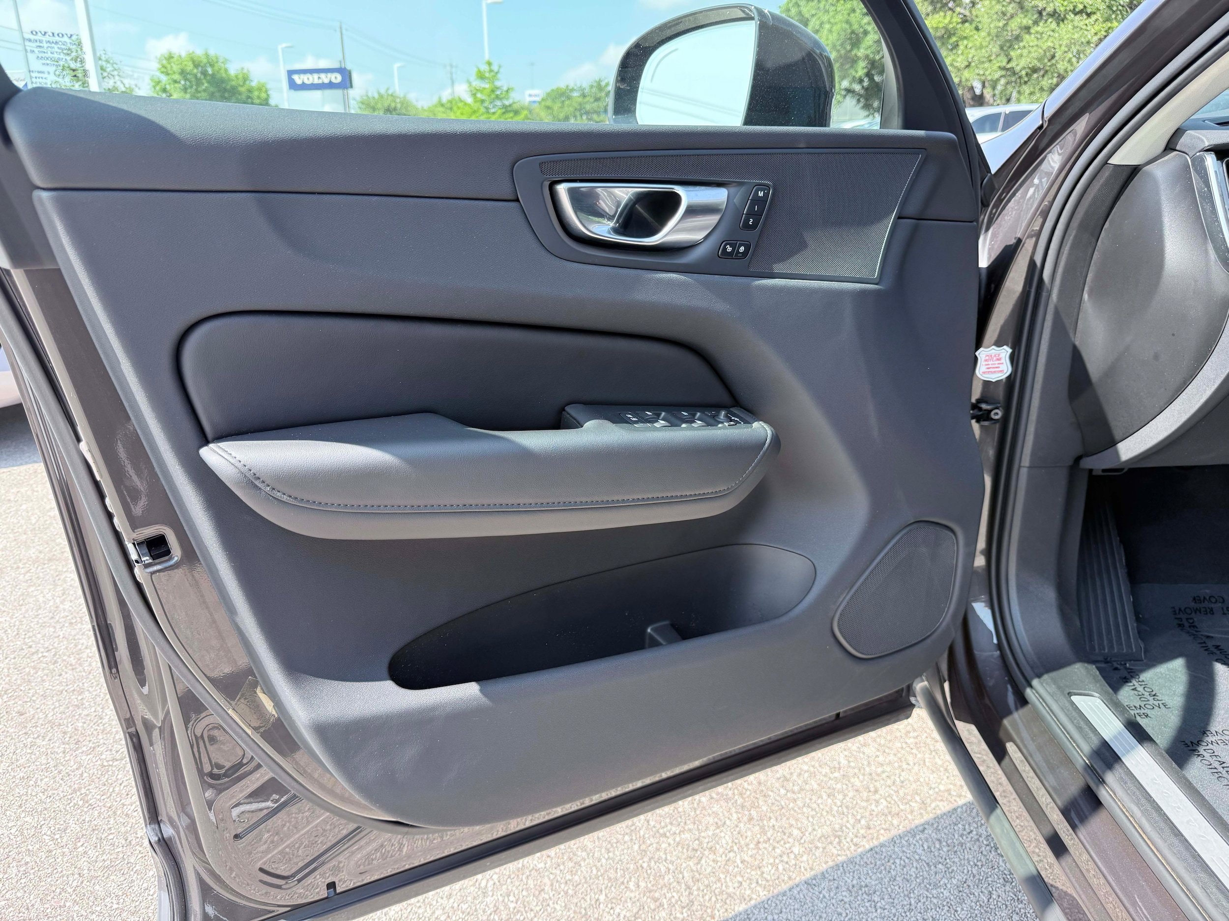 Certified 2025 Volvo XC60 B5 Plus AWD/4WD image 10