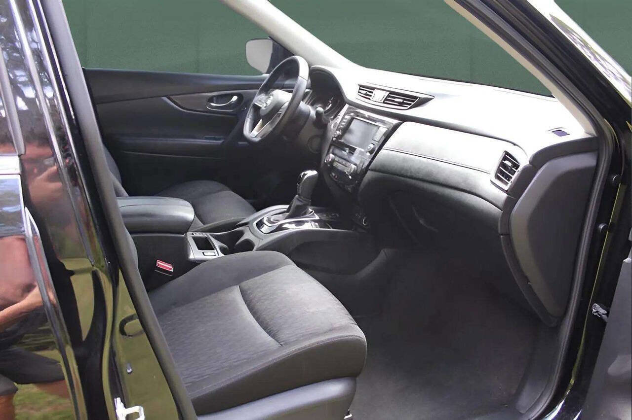 Used 2019 Nissan Rogue SV w/ Premium Package image 12