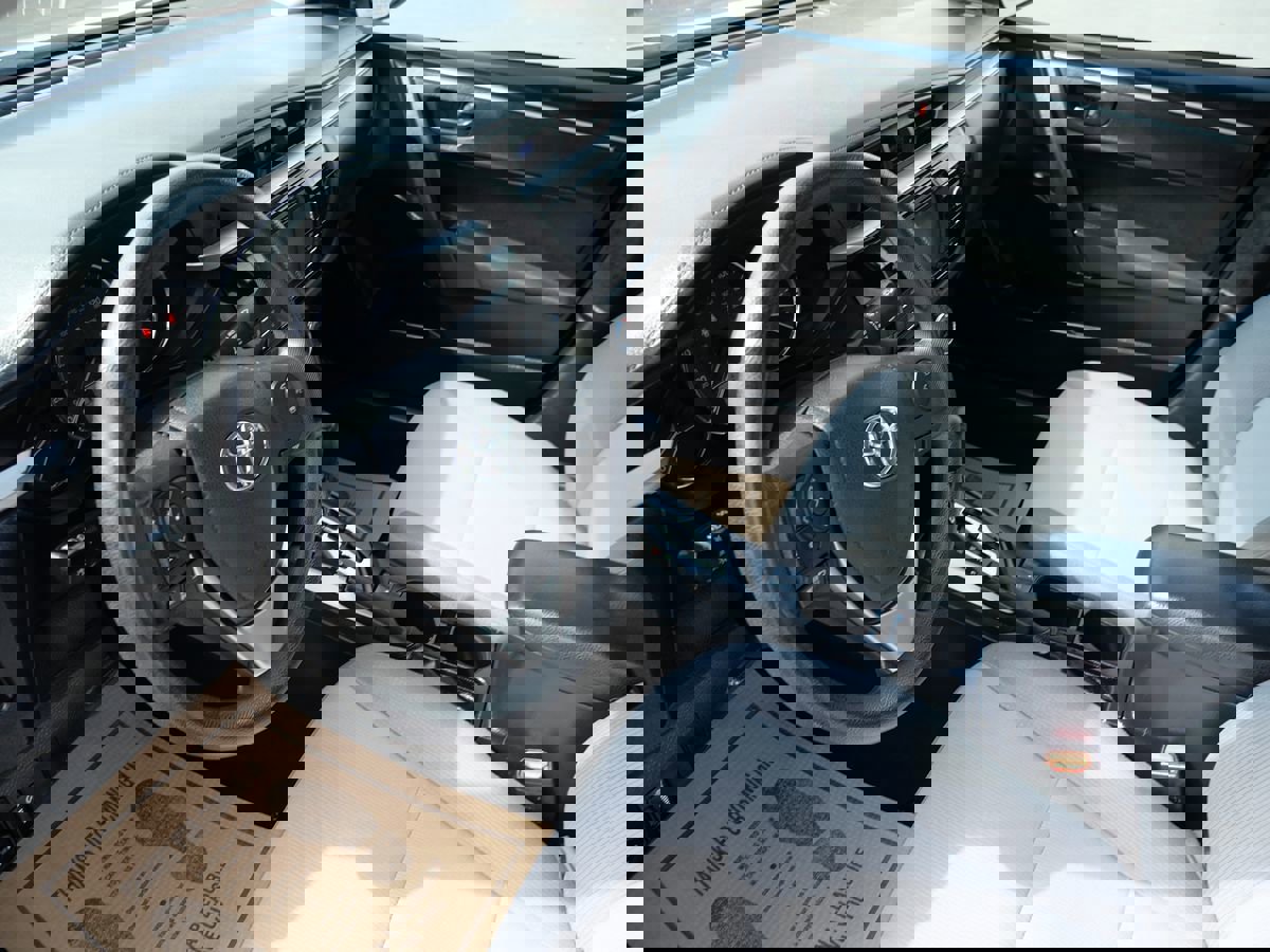 Used 2016 Toyota Corolla L image 12