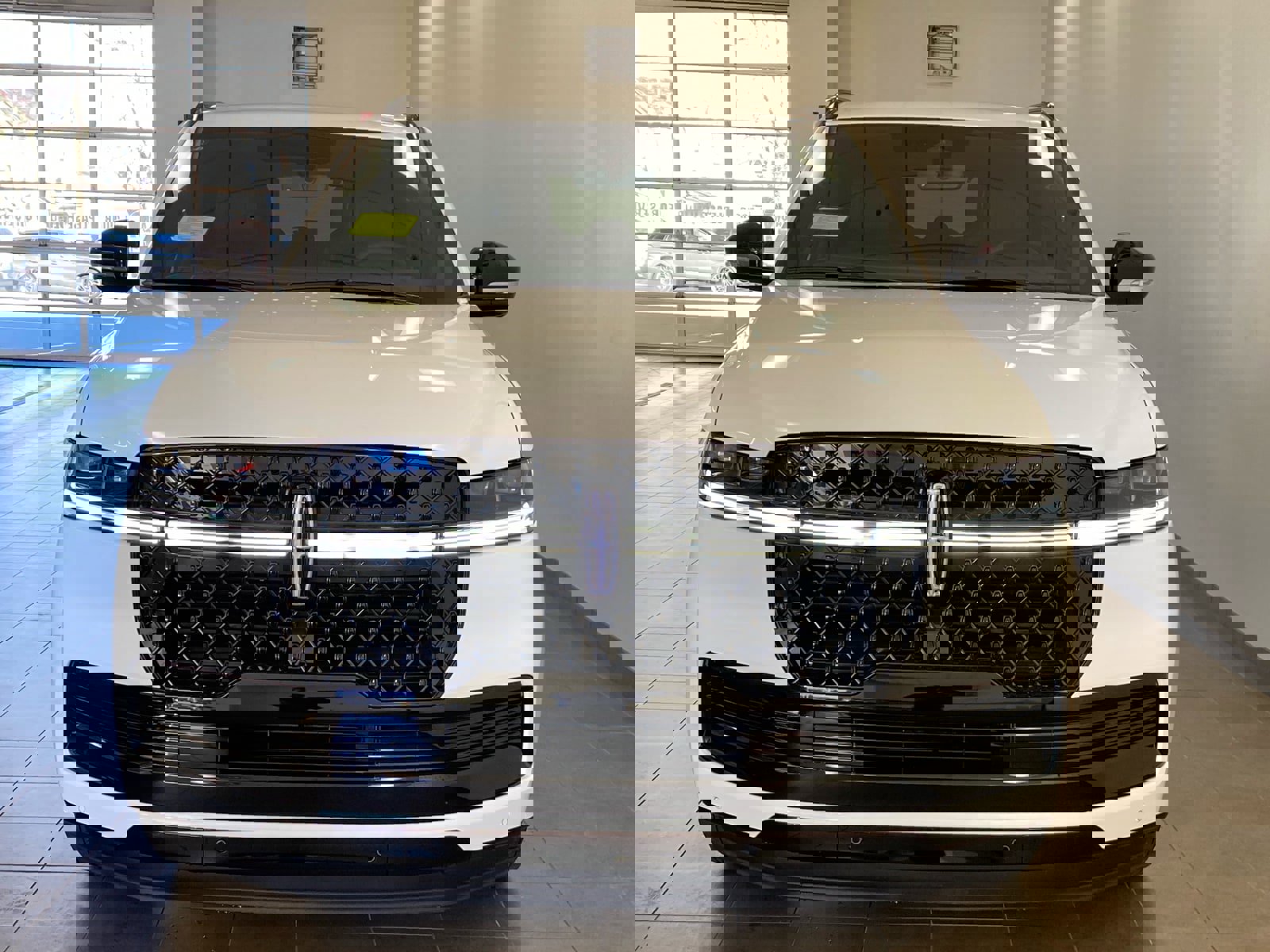 Used 2025 Lincoln Navigator Reserve w/ Jet Appearance Package image 3