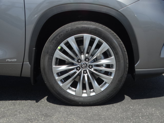 New 2026 Toyota Highlander Platinum AWD/4WD image 4