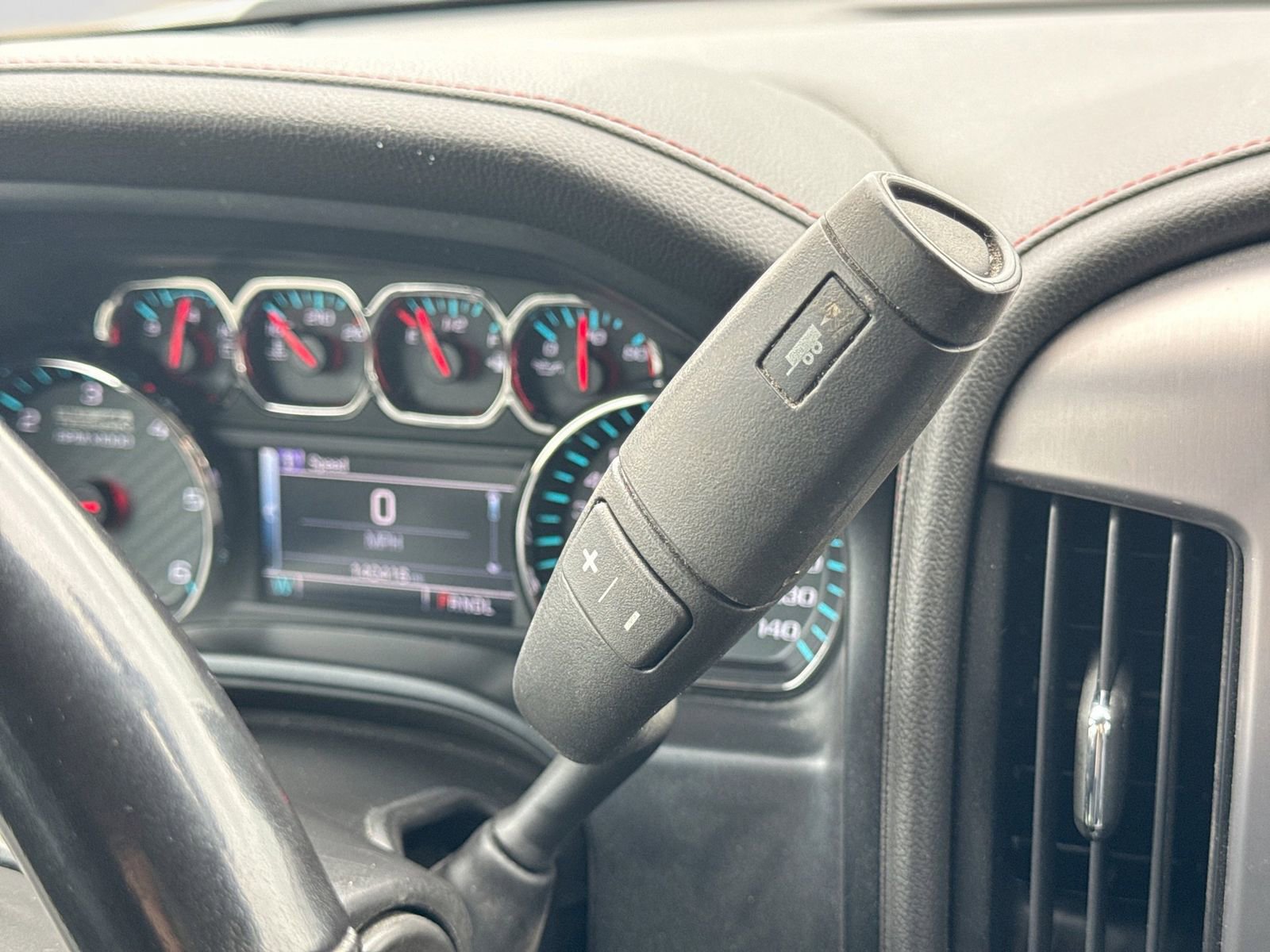 Used 2018 GMC Sierra 1500 SLT AWD/4WD image 38