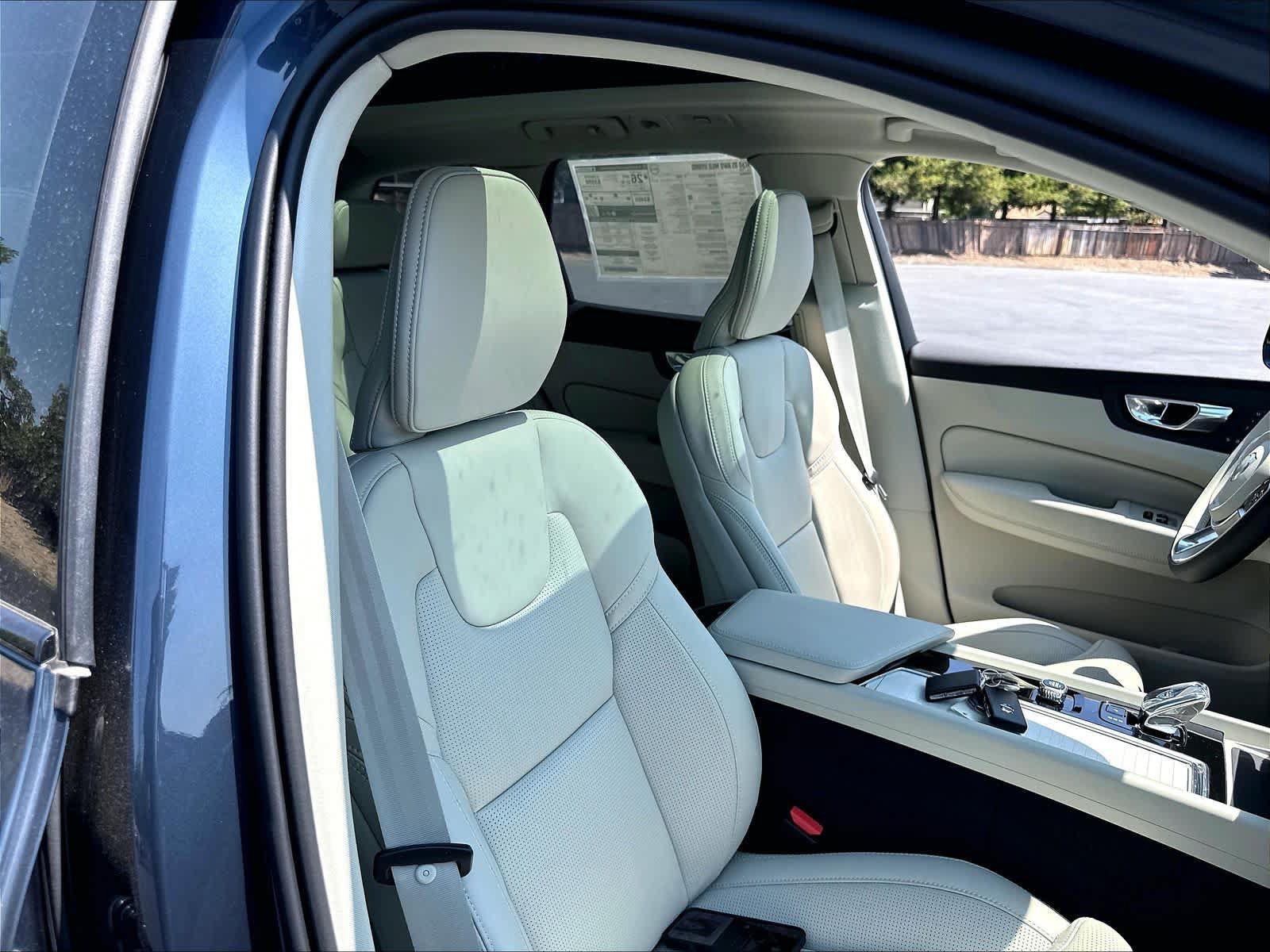 New 2026 Volvo XC60 B5 Ultra w/ Climate Package PRO AWD/4WD image 32