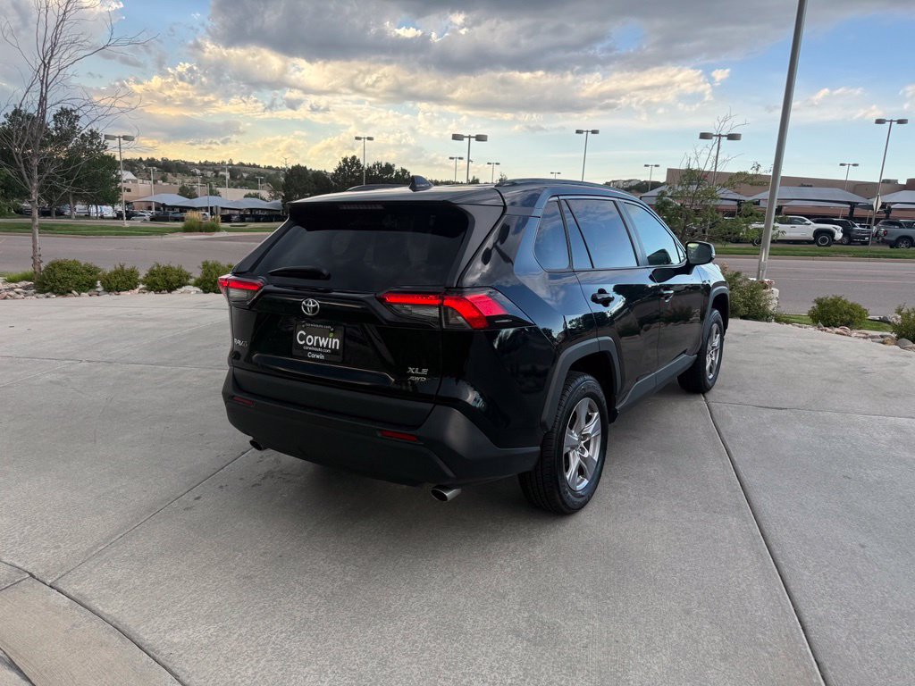 Used 2025 Toyota RAV4 XLE AWD/4WD image 8