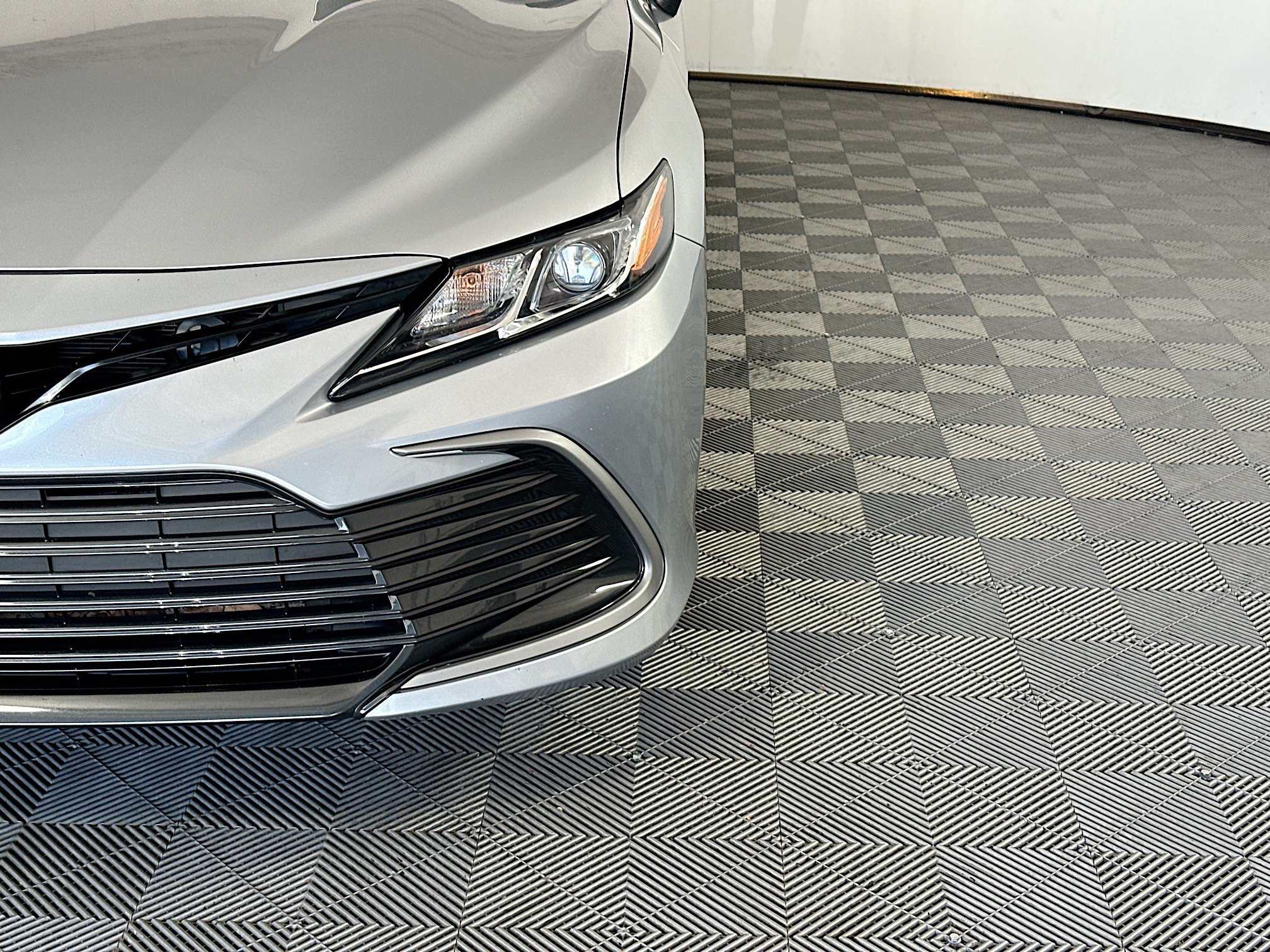 Used 2024 Toyota Camry LE w/ Convenience Package FWD image 9