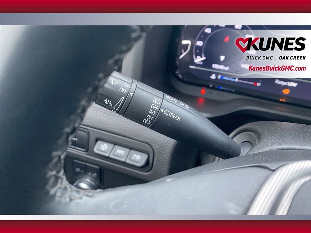 Used 2023 GMC Yukon Denali image 15