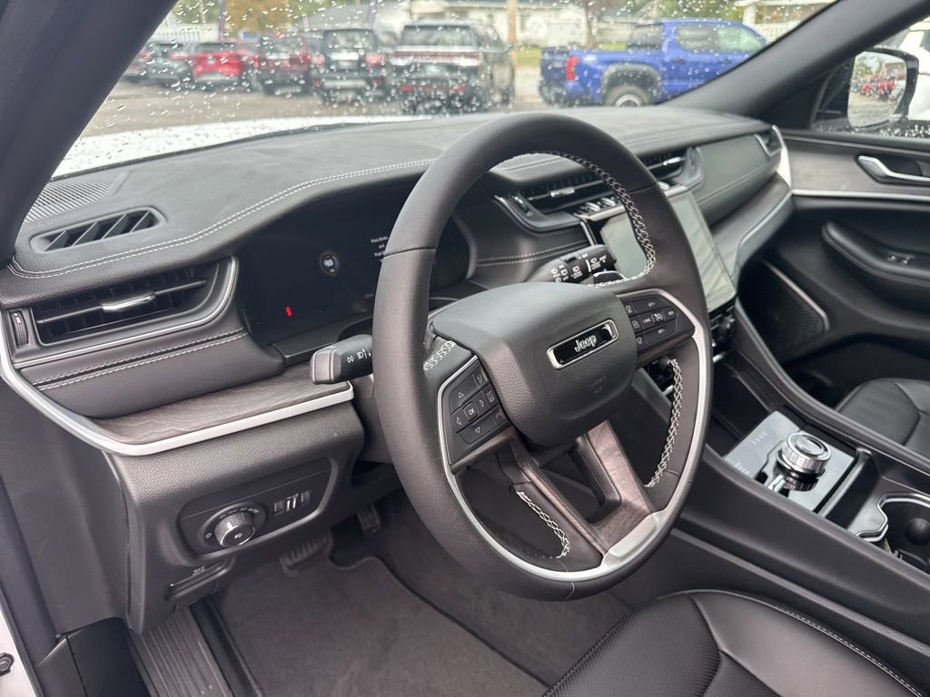 New 2025 Jeep Grand Cherokee Limited w/ Luxury Tech Group II image 11