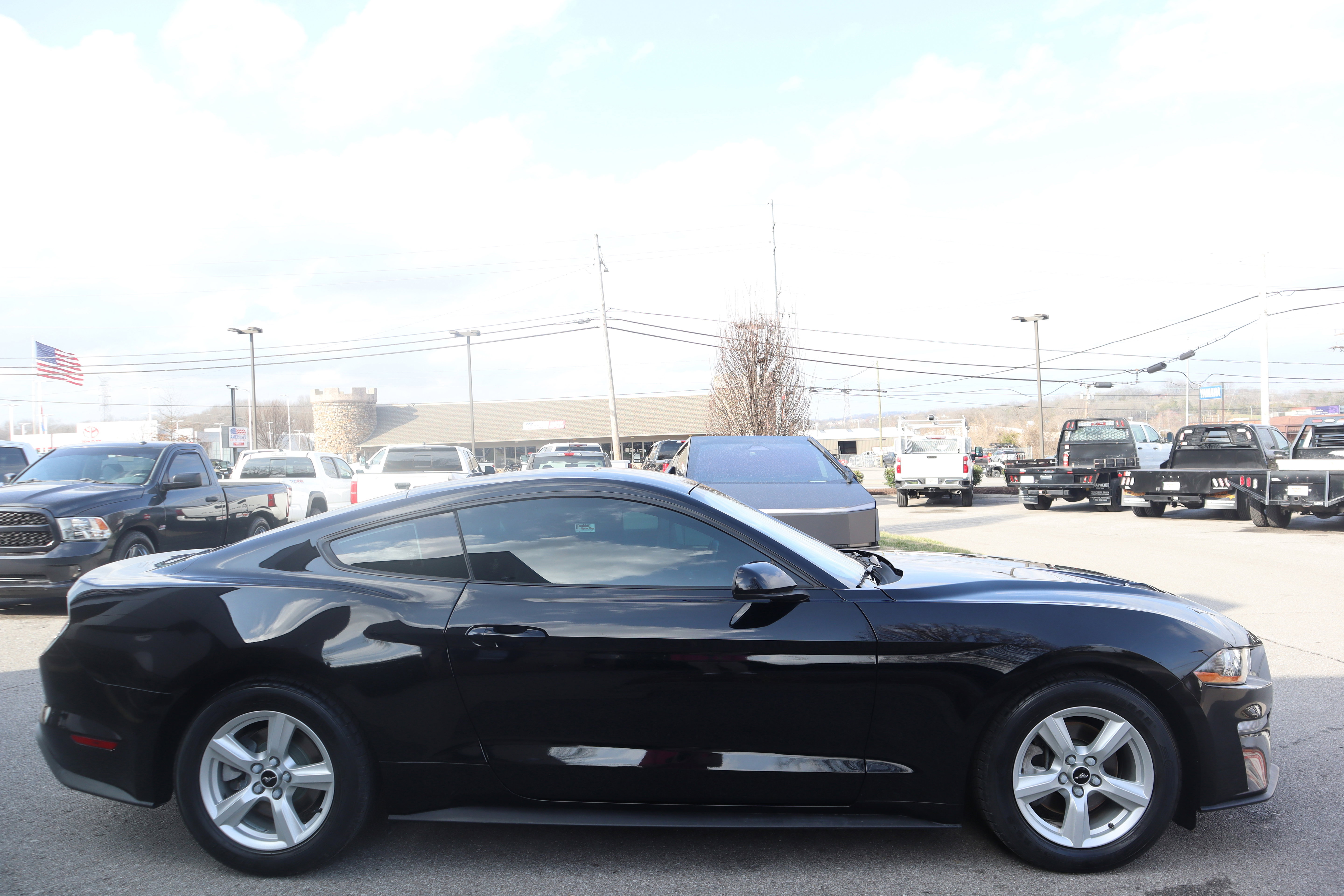 Used 2019 Ford Mustang Coupe image 5