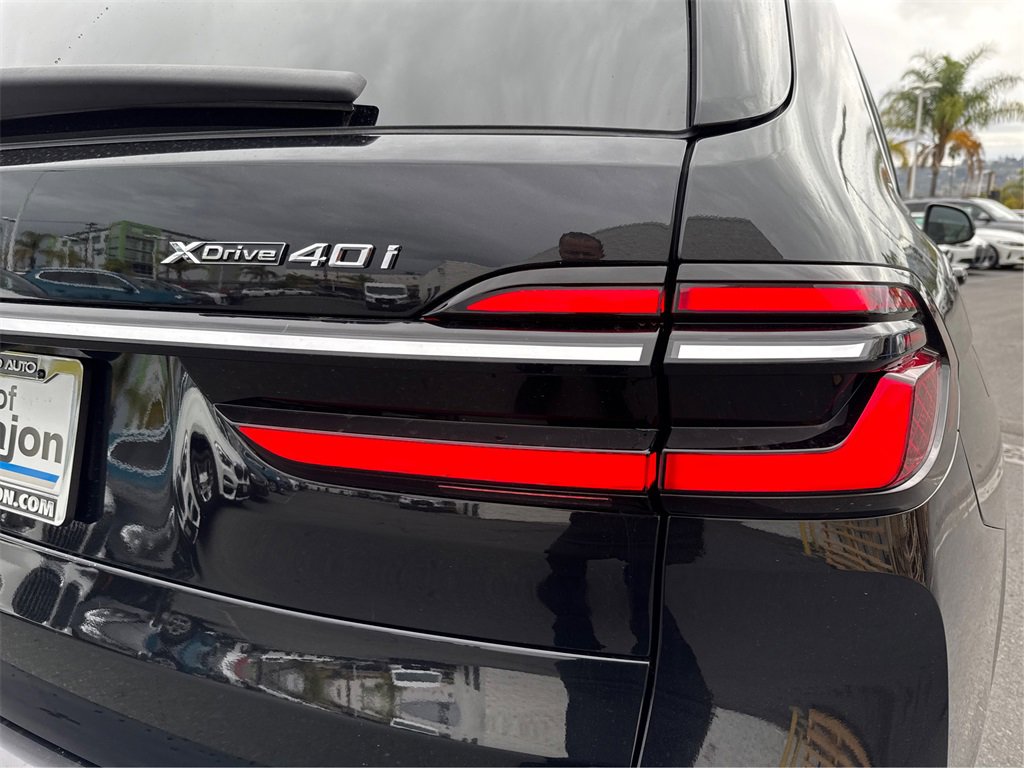 Used 2025 BMW X7 xDrive40i w/ Parking Assistance Package image 17