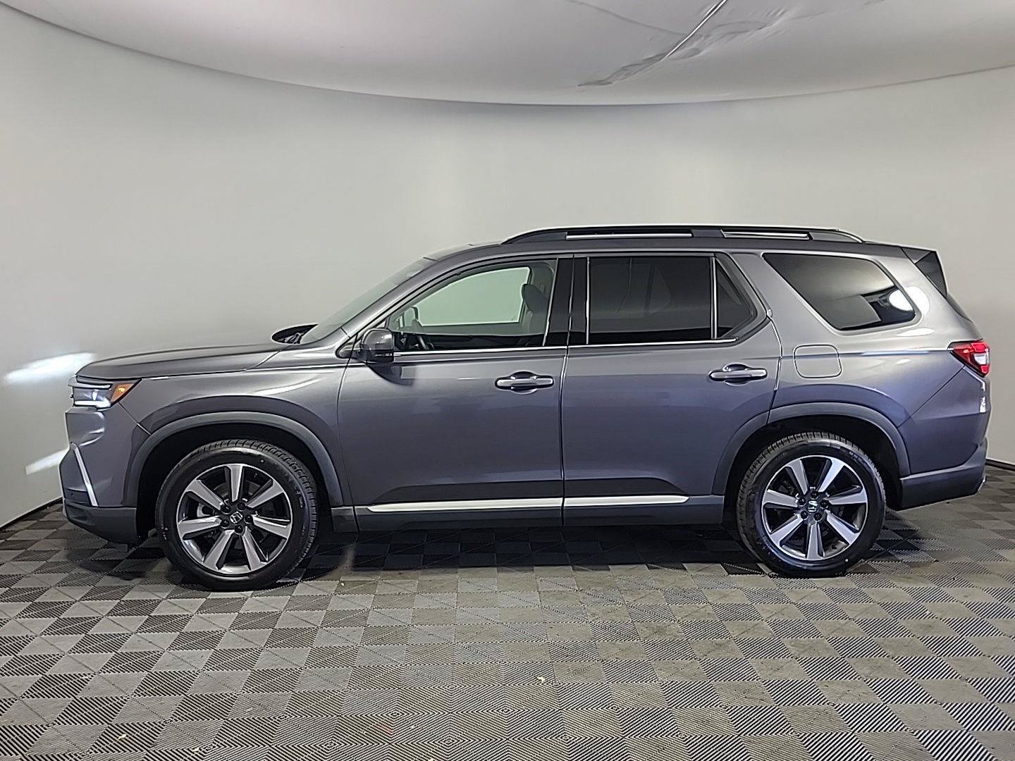 Certified 2024 Honda Pilot Touring image 11