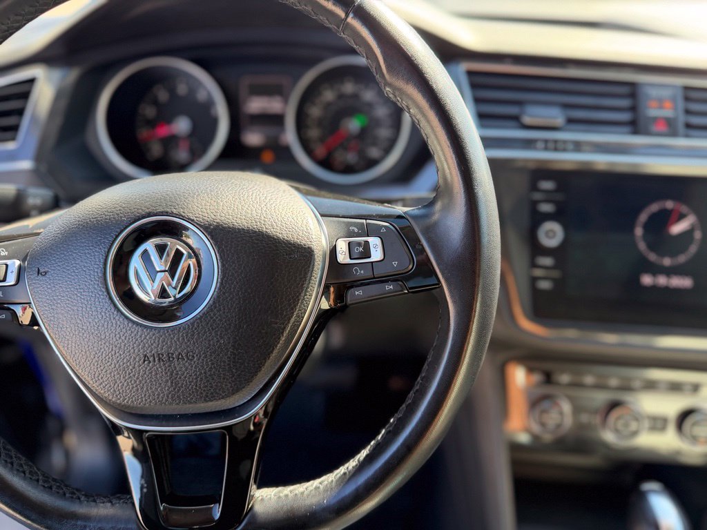Used 2018 Volkswagen Tiguan SE w/ Panoramic Sunroof Package AWD/4WD image 28