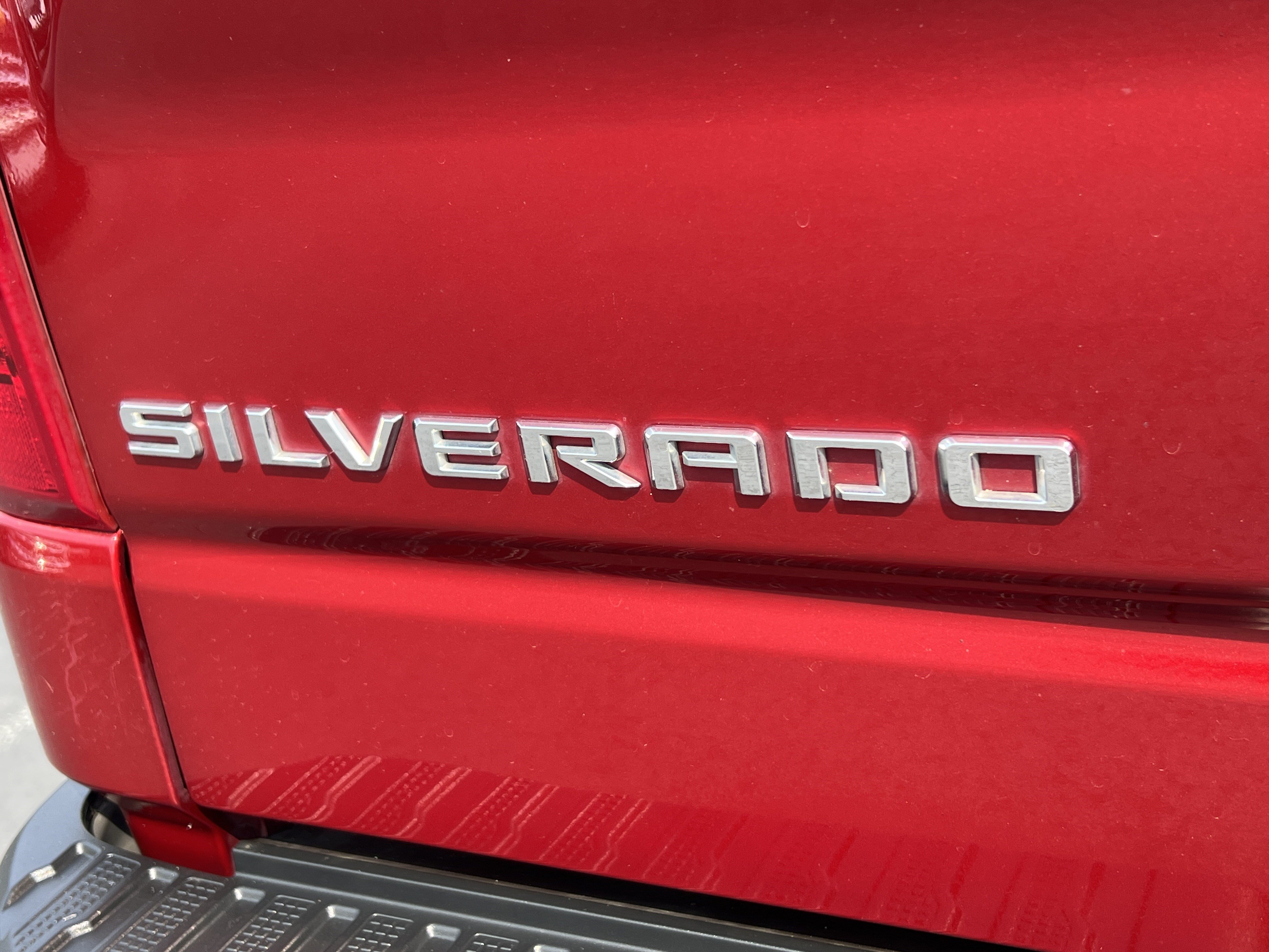 Used 2021 Chevrolet Silverado 1500 LT w/ Z71 Off-Road Package AWD/4WD image 9