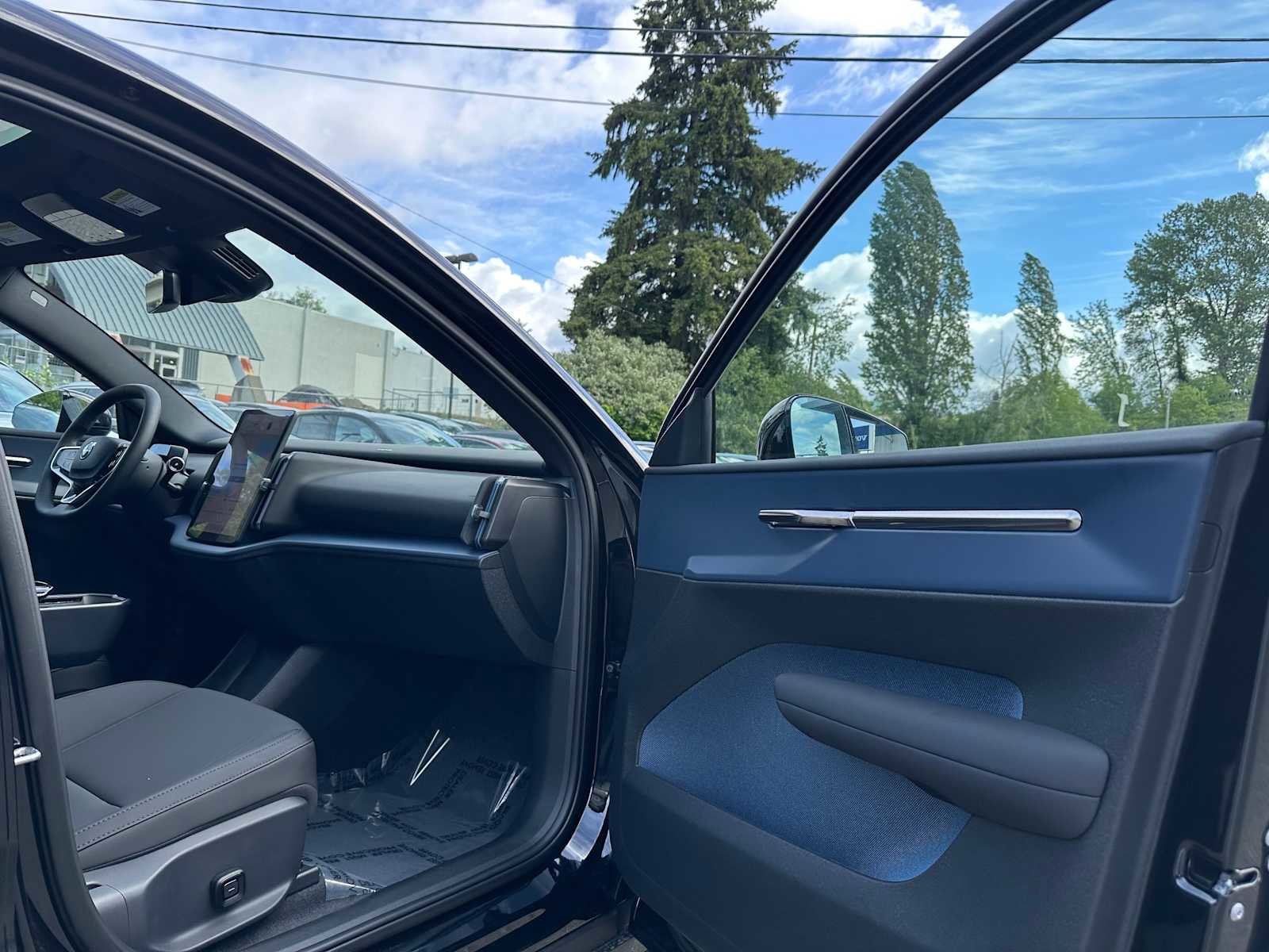 New 2026 Volvo EX30 Plus w/ Protection Package Premier AWD/4WD image 11