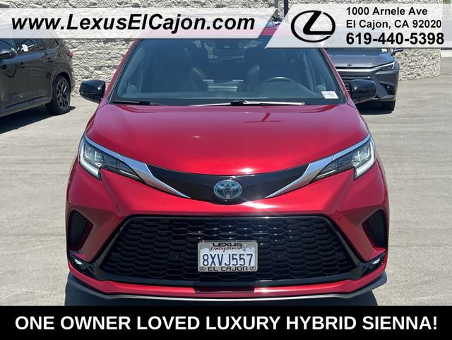 Used 2021 Toyota Sienna XSE w/ XSE Plus Package FWD image 3
