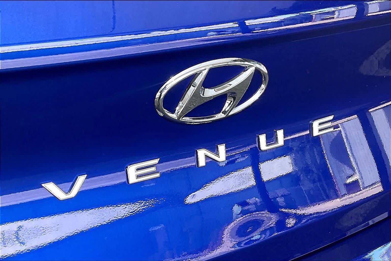Certified 2025 Hyundai Venue SEL FWD image 10
