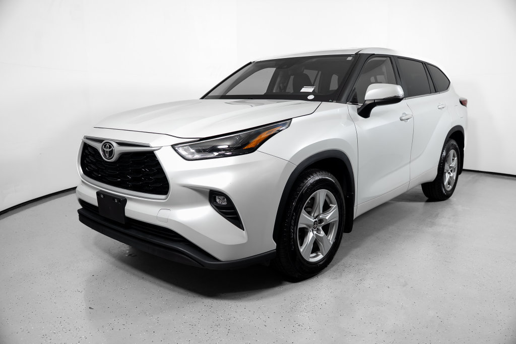 Used 2023 Toyota Highlander LE FWD image 16