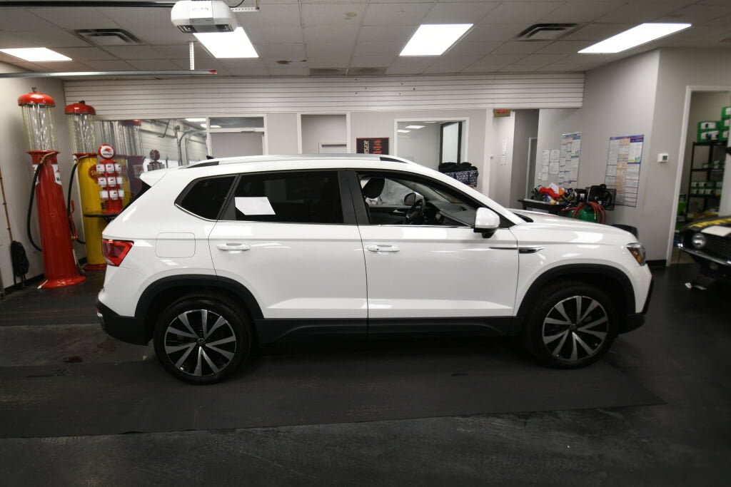 Used 2024 Volkswagen Taos SE FWD image 8